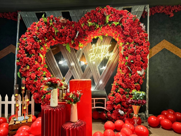 ROMANTIC SHOW