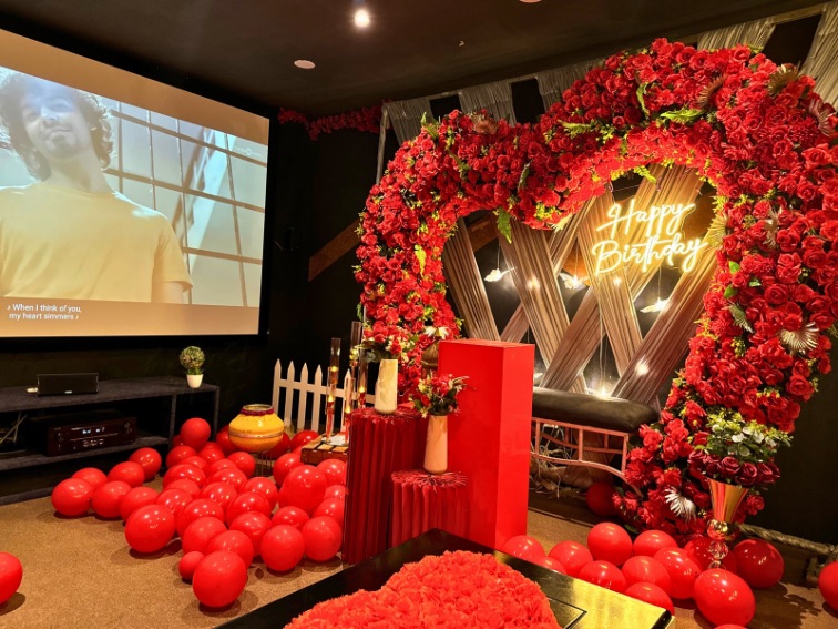 ROMANTIC SHOW