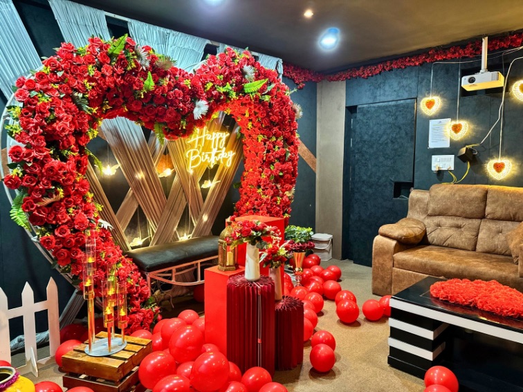 ROMANTIC SHOW
